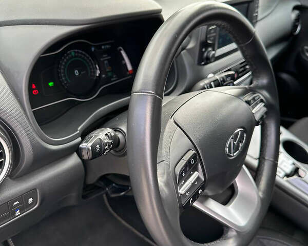 Сірий Хендай Kona Electric, об'ємом двигуна 0 л та пробігом 79 тис. км за 15200 $, фото 8 на Automoto.ua