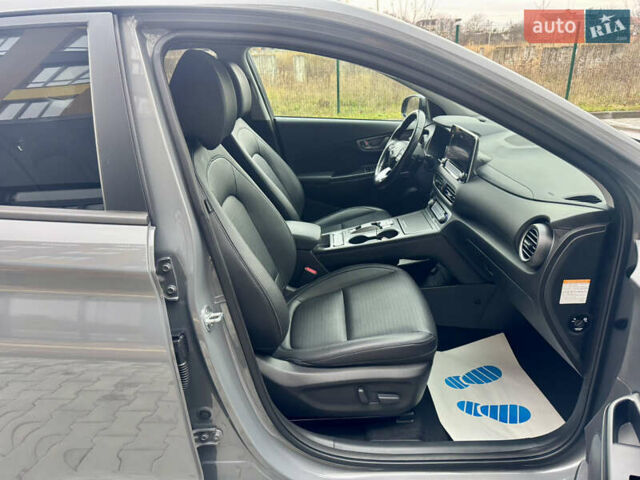 Сірий Хендай Kona Electric, об'ємом двигуна 0 л та пробігом 78 тис. км за 18900 $, фото 27 на Automoto.ua