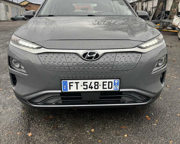 Сірий Хендай Kona Electric, об'ємом двигуна 0 л та пробігом 56 тис. км за 15400 $, фото 3 на Automoto.ua