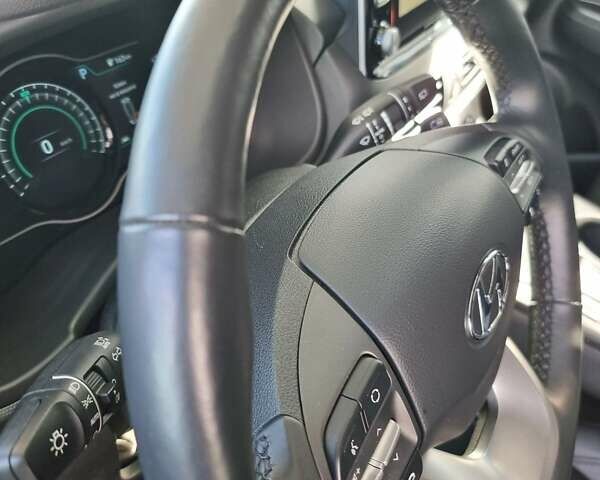 Серый Хендай Kona Electric, объемом двигателя 0 л и пробегом 42 тыс. км за 16200 $, фото 25 на Automoto.ua