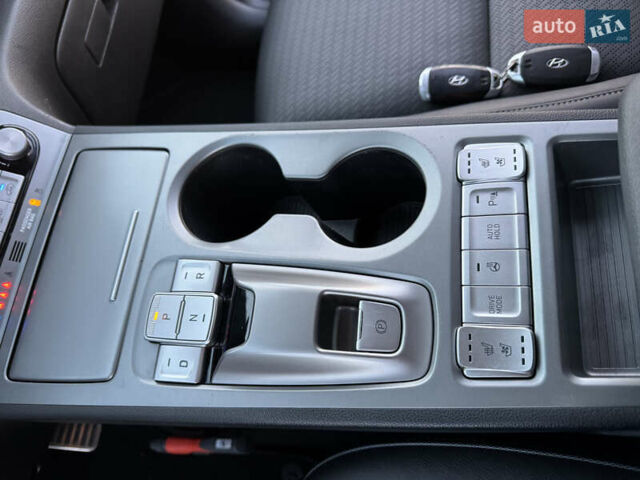 Сірий Хендай Kona Electric, об'ємом двигуна 0 л та пробігом 114 тис. км за 17999 $, фото 34 на Automoto.ua