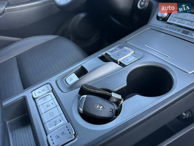 Серый Хендай Kona Electric, объемом двигателя 0 л и пробегом 109 тыс. км за 18450 $, фото 42 на Automoto.ua