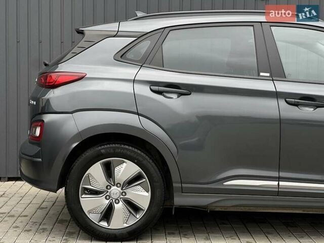 Сірий Хендай Kona Electric, об'ємом двигуна 0 л та пробігом 63 тис. км за 18500 $, фото 11 на Automoto.ua