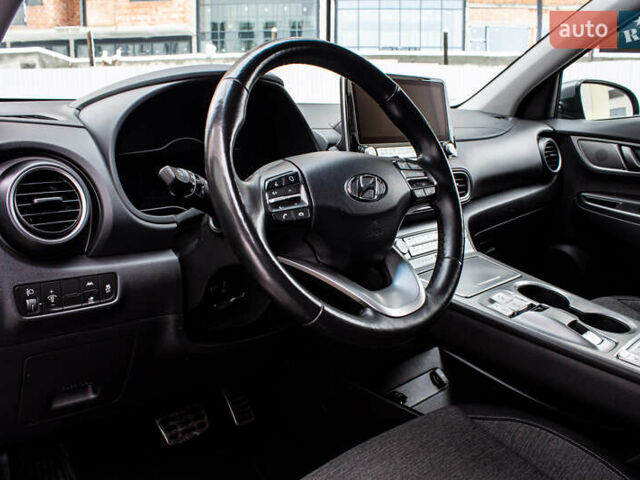 Сірий Хендай Kona Electric, об'ємом двигуна 0 л та пробігом 26 тис. км за 16300 $, фото 56 на Automoto.ua