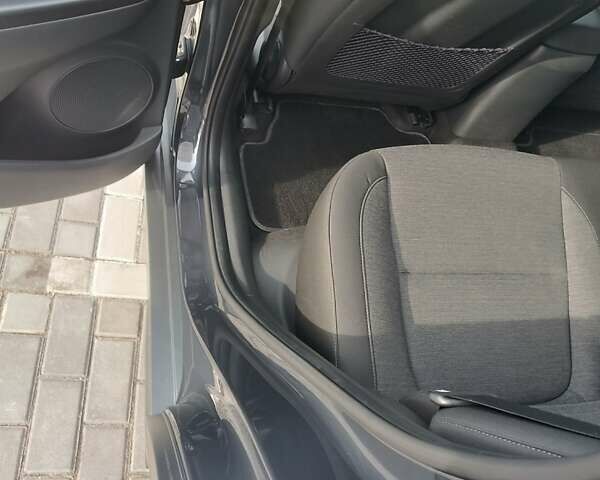 Серый Хендай Kona Electric, объемом двигателя 0 л и пробегом 80 тыс. км за 17300 $, фото 19 на Automoto.ua