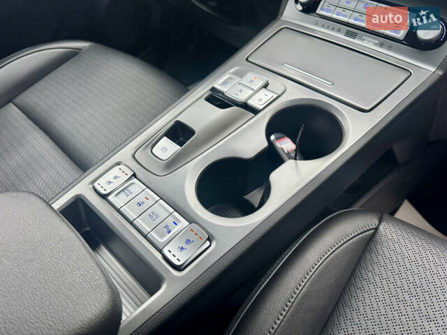 Сірий Хендай Kona Electric, об'ємом двигуна 0 л та пробігом 78 тис. км за 18900 $, фото 52 на Automoto.ua