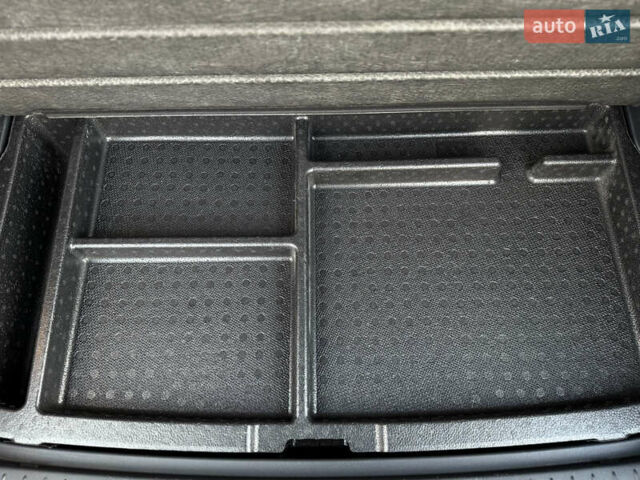 Серый Хендай Kona Electric, объемом двигателя 0 л и пробегом 36 тыс. км за 20700 $, фото 96 на Automoto.ua