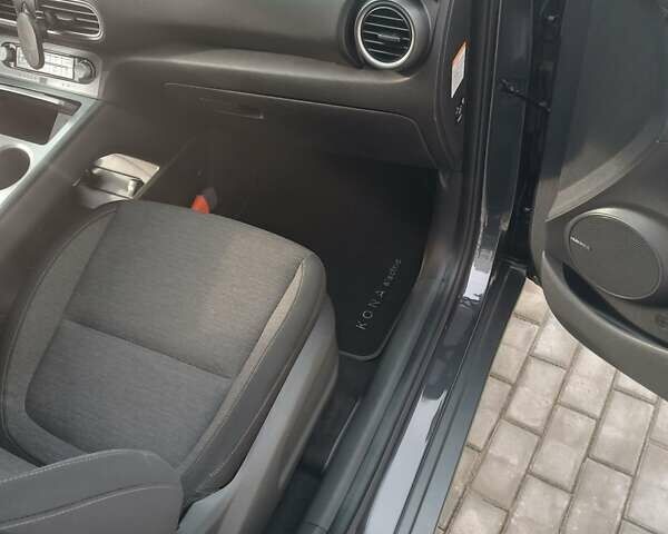 Серый Хендай Kona Electric, объемом двигателя 0 л и пробегом 80 тыс. км за 17300 $, фото 21 на Automoto.ua