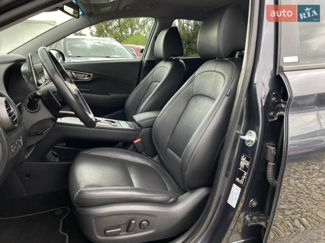 Серый Хендай Kona Electric, объемом двигателя 0 л и пробегом 69 тыс. км за 20400 $, фото 36 на Automoto.ua