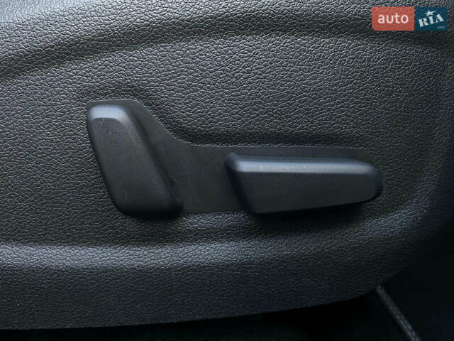 Серый Хендай Kona Electric, объемом двигателя 0 л и пробегом 69 тыс. км за 20400 $, фото 99 на Automoto.ua