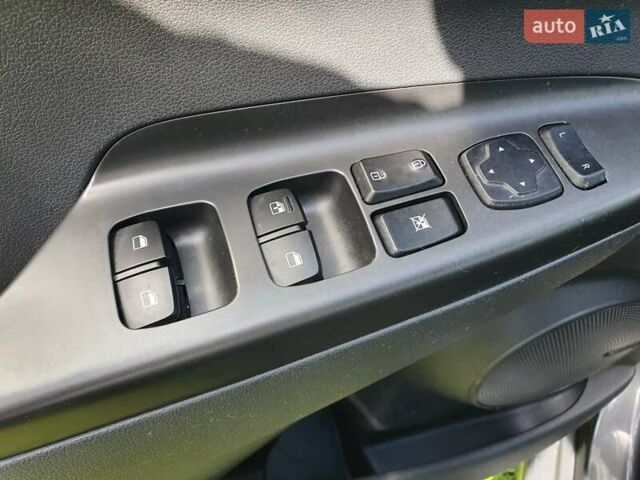 Серый Хендай Kona Electric, объемом двигателя 0 л и пробегом 135 тыс. км за 17100 $, фото 29 на Automoto.ua