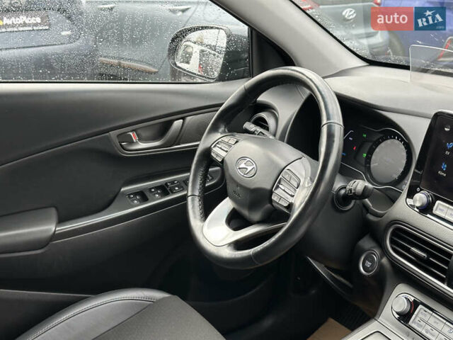 Серый Хендай Kona Electric, объемом двигателя 0 л и пробегом 167 тыс. км за 17700 $, фото 26 на Automoto.ua