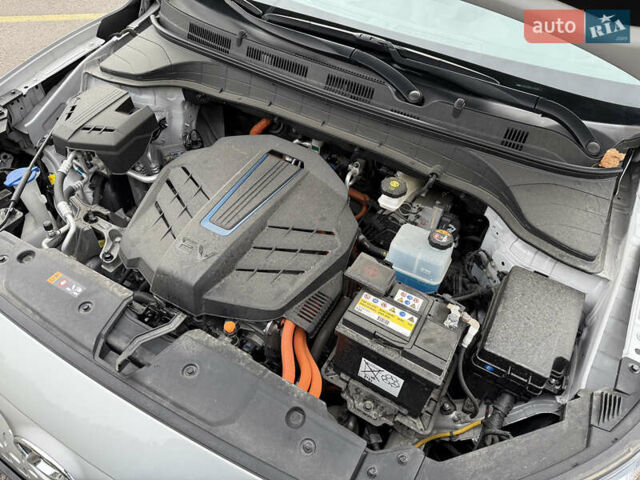 Серый Хендай Kona Electric, объемом двигателя 0 л и пробегом 26 тыс. км за 18850 $, фото 69 на Automoto.ua