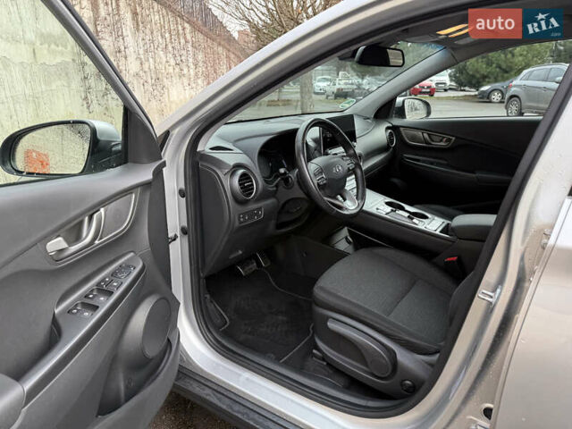 Серый Хендай Kona Electric, объемом двигателя 0 л и пробегом 26 тыс. км за 18850 $, фото 15 на Automoto.ua