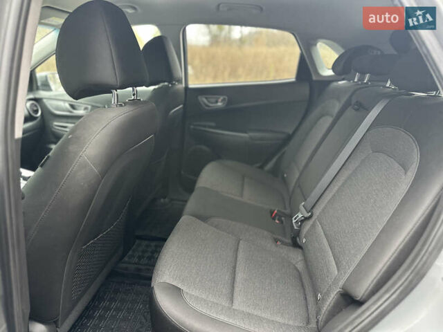 Серый Хендай Kona Electric, объемом двигателя 0 л и пробегом 158 тыс. км за 16300 $, фото 33 на Automoto.ua