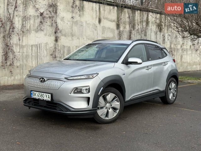 Серый Хендай Kona Electric, объемом двигателя 0 л и пробегом 26 тыс. км за 18850 $, фото 1 на Automoto.ua
