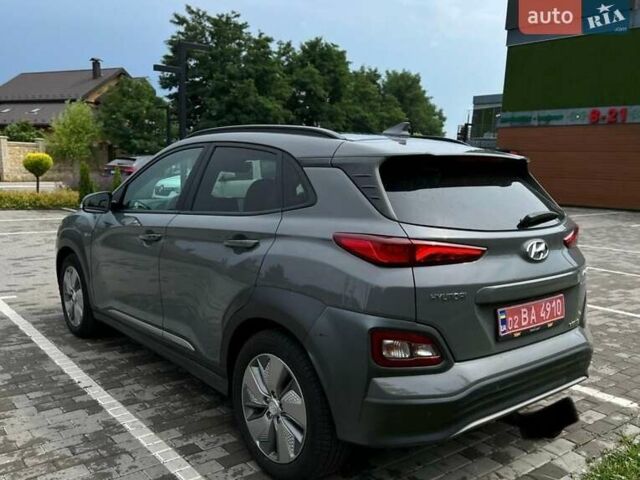 Серый Хендай Kona Electric, объемом двигателя 0 л и пробегом 117 тыс. км за 17990 $, фото 4 на Automoto.ua