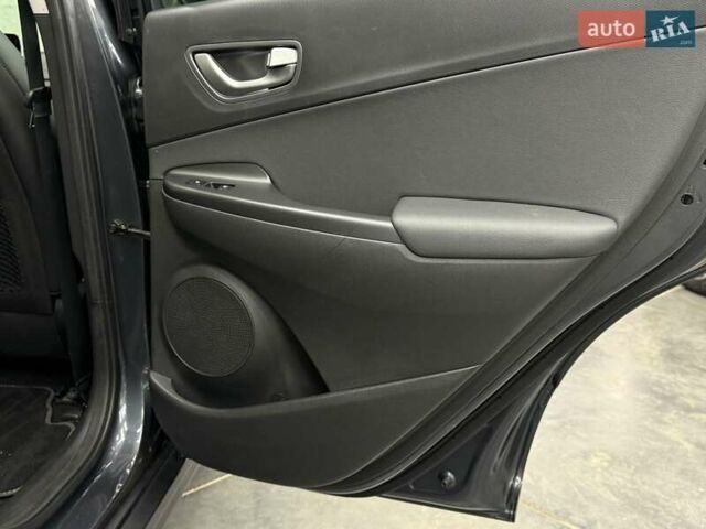 Сірий Хендай Kona Electric, об'ємом двигуна 0 л та пробігом 71 тис. км за 18465 $, фото 13 на Automoto.ua