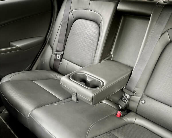 Серый Хендай Kona Electric, объемом двигателя 0 л и пробегом 130 тыс. км за 18500 $, фото 22 на Automoto.ua