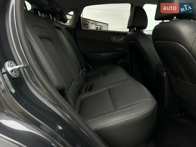 Сірий Хендай Kona Electric, об'ємом двигуна 0 л та пробігом 76 тис. км за 20500 $, фото 85 на Automoto.ua