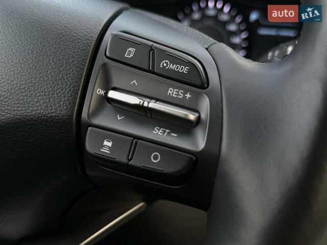 Серый Хендай Kona Electric, объемом двигателя 0 л и пробегом 36 тыс. км за 20700 $, фото 7 на Automoto.ua