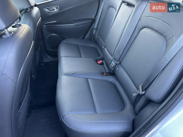 Серый Хендай Kona Electric, объемом двигателя 0 л и пробегом 109 тыс. км за 18450 $, фото 37 на Automoto.ua