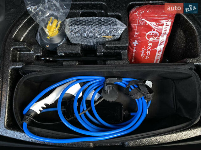 Серый Хендай Kona Electric, объемом двигателя 0 л и пробегом 69 тыс. км за 20400 $, фото 92 на Automoto.ua