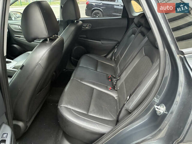 Серый Хендай Kona Electric, объемом двигателя 0 л и пробегом 117 тыс. км за 18800 $, фото 12 на Automoto.ua