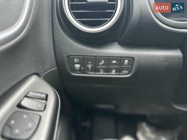 Серый Хендай Kona Electric, объемом двигателя 0 л и пробегом 158 тыс. км за 16300 $, фото 40 на Automoto.ua