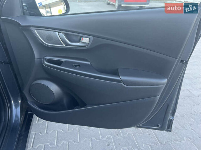 Сірий Хендай Kona Electric, об'ємом двигуна 0 л та пробігом 31 тис. км за 15500 $, фото 46 на Automoto.ua