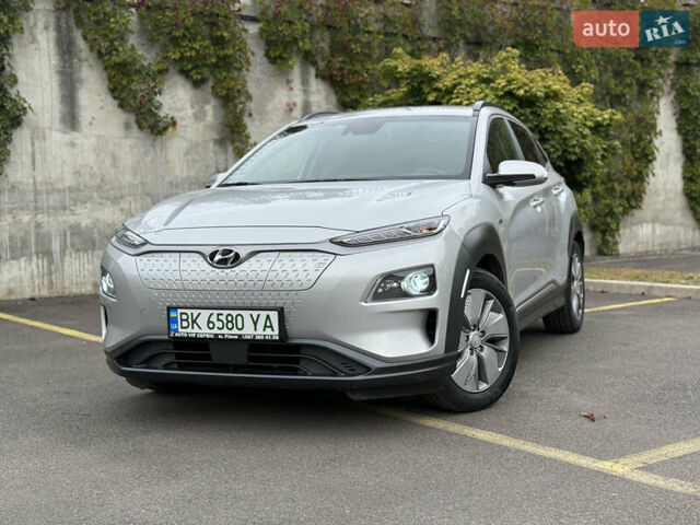 Серый Хендай Kona Electric, объемом двигателя 0 л и пробегом 26 тыс. км за 18850 $, фото 2 на Automoto.ua