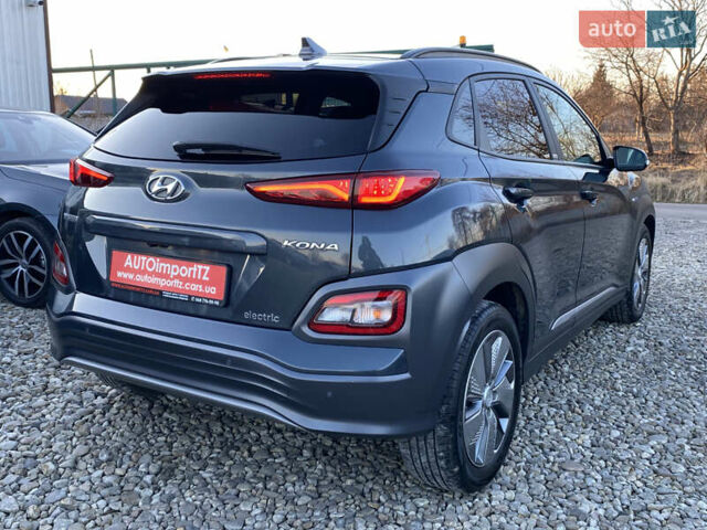 Серый Хендай Kona Electric, объемом двигателя 0 л и пробегом 104 тыс. км за 17200 $, фото 17 на Automoto.ua