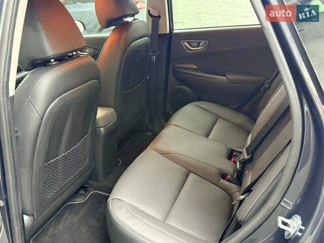 Сірий Хендай Kona Electric, об'ємом двигуна 0 л та пробігом 89 тис. км за 18340 $, фото 29 на Automoto.ua