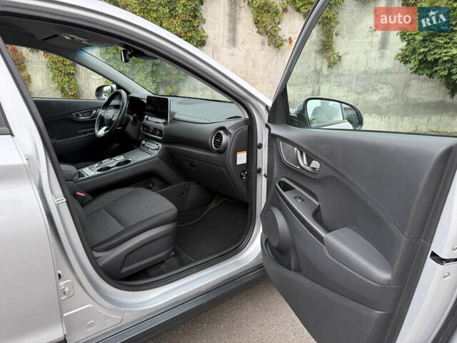 Серый Хендай Kona Electric, объемом двигателя 0 л и пробегом 26 тыс. км за 18850 $, фото 33 на Automoto.ua