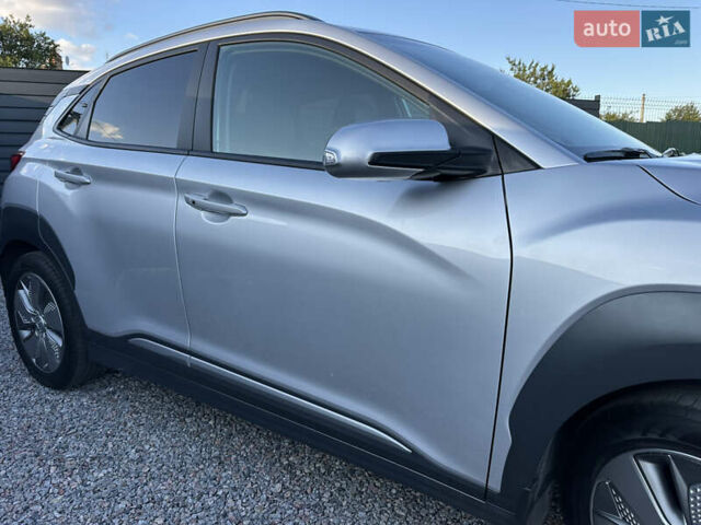 Серый Хендай Kona Electric, объемом двигателя 0 л и пробегом 109 тыс. км за 18450 $, фото 18 на Automoto.ua