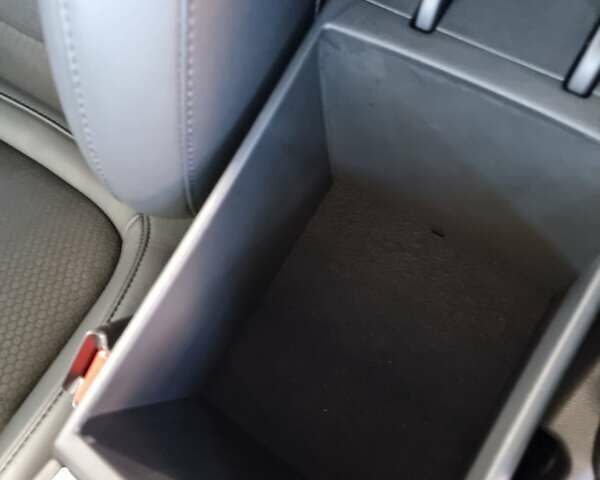 Серый Хендай Kona Electric, объемом двигателя 0 л и пробегом 42 тыс. км за 16200 $, фото 33 на Automoto.ua