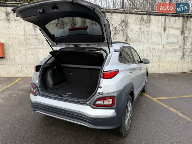 Серый Хендай Kona Electric, объемом двигателя 0 л и пробегом 26 тыс. км за 18850 $, фото 24 на Automoto.ua