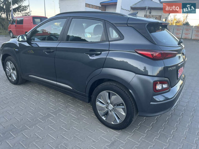 Серый Хендай Kona Electric, объемом двигателя 0 л и пробегом 31 тыс. км за 15450 $, фото 7 на Automoto.ua