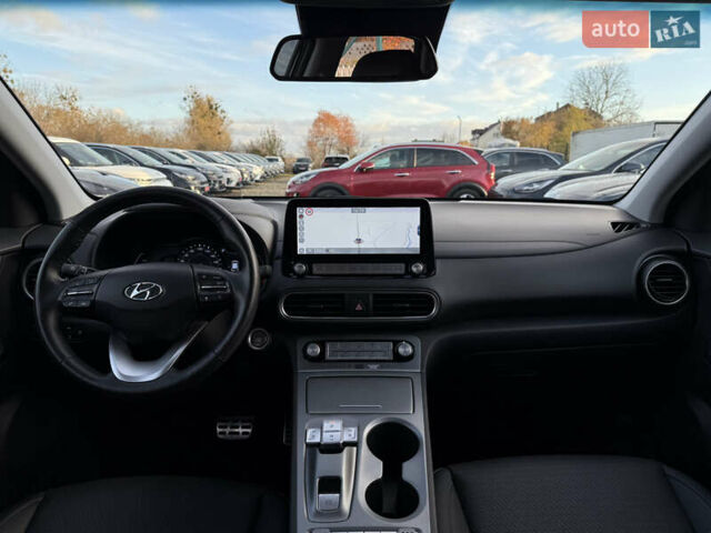 Серый Хендай Kona Electric, объемом двигателя 0 л и пробегом 36 тыс. км за 20700 $, фото 2 на Automoto.ua