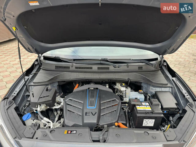 Серый Хендай Kona Electric, объемом двигателя 0 л и пробегом 106 тыс. км за 15999 $, фото 36 на Automoto.ua