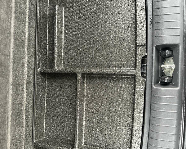 Серый Хендай Kona Electric, объемом двигателя 0 л и пробегом 158 тыс. км за 16300 $, фото 27 на Automoto.ua