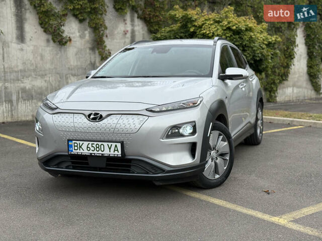 Серый Хендай Kona Electric, объемом двигателя 0 л и пробегом 26 тыс. км за 18850 $, фото 3 на Automoto.ua