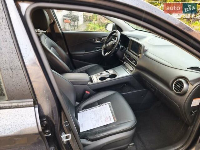 Серый Хендай Kona Electric, объемом двигателя 0 л и пробегом 121 тыс. км за 16000 $, фото 23 на Automoto.ua