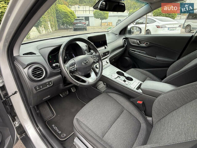 Серый Хендай Kona Electric, объемом двигателя 0 л и пробегом 26 тыс. км за 18850 $, фото 62 на Automoto.ua