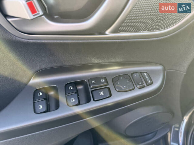 Серый Хендай Kona Electric, объемом двигателя 0 л и пробегом 69 тыс. км за 19300 $, фото 25 на Automoto.ua