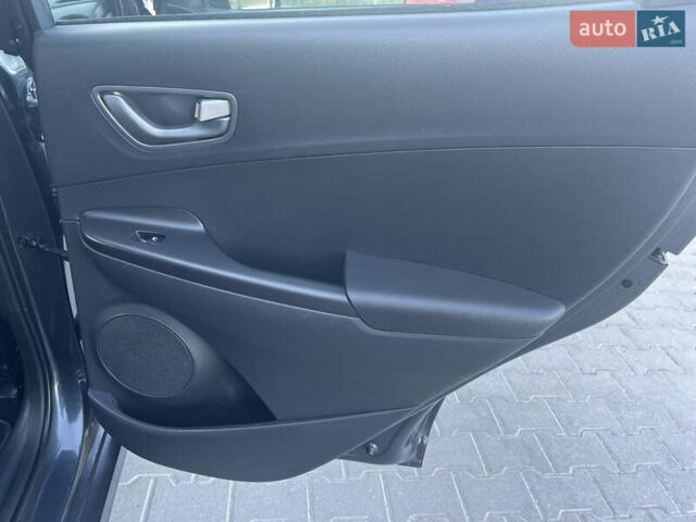Серый Хендай Kona Electric, объемом двигателя 0 л и пробегом 31 тыс. км за 15450 $, фото 58 на Automoto.ua