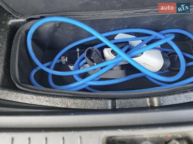 Серый Хендай Kona Electric, объемом двигателя 0 л и пробегом 122 тыс. км за 16550 $, фото 34 на Automoto.ua