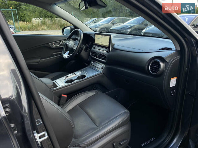 Серый Хендай Kona Electric, объемом двигателя 0 л и пробегом 69 тыс. км за 20400 $, фото 96 на Automoto.ua