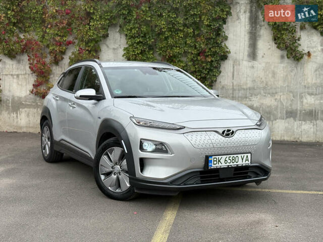 Серый Хендай Kona Electric, объемом двигателя 0 л и пробегом 26 тыс. км за 18850 $, фото 9 на Automoto.ua