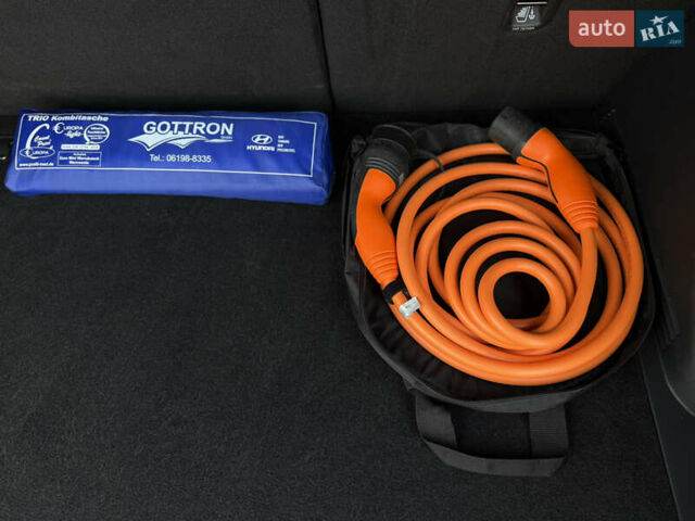 Серый Хендай Kona Electric, объемом двигателя 0 л и пробегом 36 тыс. км за 20700 $, фото 95 на Automoto.ua